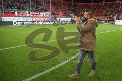 3. Fußball-Liga - Saison 2019/2020 - FC Ingolstadt 04 -  SpVgg Unterhaching - Abschied von Marvin Matip - Bedankt sich bei den Fans - Danke Capitano - Foto: Meyer Jürgen