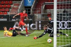 3. Liga - FC Ingolstadt 04 - SV Waldhof Mannheim - Tor 2:0 durch Maximilian Thalhammer (6, FCI) Jubel gegen Torwart Königsmann Timo (1 Mannheim)