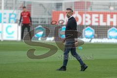 3. Liga - FC Ingolstadt 04 - SV Waldhof Mannheim - Cheftrainer Tomas Oral (FCI) vor dem Spiel schaut zum Gegner