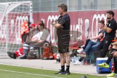 3. Liga - Testspiel - FC Ingolstadt 04 - TSV 1860 Rosenheim - Cheftrainer Jeff Saibene (FCI) beobachtet das Testspiel