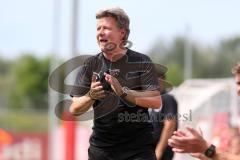 3. Liga - Testspiel - FC Ingolstadt 04 - TSV 1860 Rosenheim - Cheftrainer Jeff Saibene (FCI) am Spielfeldrand klatscht jubelt zum Tor von Fatih Kaya (9, FCI)