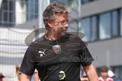 3. Fußball-Liga - Saison 2019/2020 - FC Ingolstadt 04 -  Trainingsauftakt - Cheftrainer Jeff Saibene (FCI) betritt das Trainingsgelände -  Foto: Meyer Jürgen