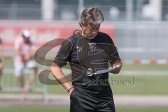 3. Fußball-Liga - Saison 2019/2020 - FC Ingolstadt 04 -  Trainingsauftakt - Cheftrainer Jeff Saibene (FCI)  mit einem Zettel in der Hand - Foto: Meyer Jürgen