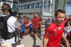 3. Fußball-Liga - Saison 2019/2020 - FC Ingolstadt 04 -  Trainingsauftakt - Tobias Schröck (21 FCI)  betritt das Trainingsgelände - Foto: Meyer Jürgen