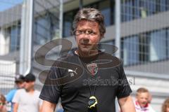 3. Fußball-Liga - Saison 2019/2020 - FC Ingolstadt 04 -  Trainingsauftakt - Cheftrainer Jeff Saibene (FCI) betritt das Trainingsgelände -  Foto: Meyer Jürgen