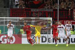 DFB Pokal - Fußball - FC Ingolstadt 04 - 1. FC Nürnberg - Torwart Fabijan Buntic (24, FCI) peitscht alle nach vorne