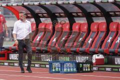 Relegation - 1. FC Nürnberg - FC Ingolstadt 04 - Cheftrainer Tomas Oral (FCI) geht in die Kabine