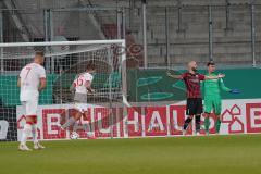 DFB Pokal - FC Ingolstadt 04 - Fortuna Düsseldorf - Tor für Düsseldorf durch Pledl Thomas (18 Fortuna), Nico Antonitsch (5, FCI) Torwart Fabijan Buntic (24, FCI) regen sich auf