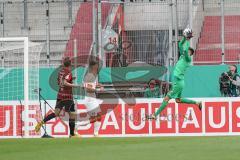 DFB Pokal - FC Ingolstadt 04 - Fortuna Düsseldorf - Torwart Fabijan Buntic (24, FCI) fängt den Ball