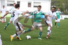 Landesliga Südost - 2014 - FC Gerolfing - TSV Eching - mitte 14 Florian Ihring kämpft sich durch die Abwehr