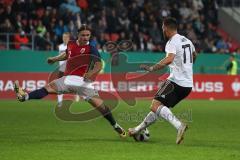 EM-Qualifikation - Fußball - Länderspiel - U21 - Deutschland - Norwegen - Eduard Löwen von Deutschland kommt an Julian Ryerson von Norwegen nicht vorbei