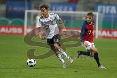 EM-Qualifikation - Fußball - Länderspiel - U21 - Deutschland - Norwegen - Zweikampf Luca Waldschmidt von Deutschland Martin Ödegaard von Norwegen