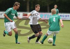 FC Gerolfing - BV Jetzendorf - Manfred Kroll gegen zwei Jetzendorfer