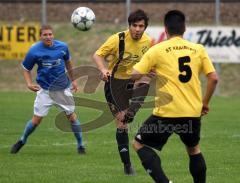 Sportteam Kraiberg - TSV Großmehring - mitte Fatih Bayrakdar legt den Ball für Boris Puhar (5) auf
