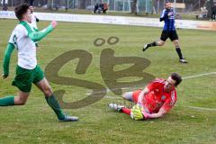 BZL Oberbayern Nord - Saison 2016/17 -  SV Manching - FC Moosburg - Jan Witek grün Manching - Soma Orban Torwart Moosburg -  Foto: Jürgen Meyer
