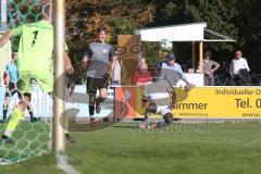 BZL Oberbayern Nord - SV Manching - SC Grüne H. Ismaning - Ousseynou Tamba weiss Manching - Daniel Stock grau Ismaning - Foto: Jürgen Meyer