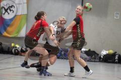 Damen Handball - HG Ingolstadt - Oberhausen - Mel Pöschmann kämpft sich durch