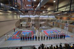 Deutsche Kyokushin- Karate Meisterschaft Vollkontakt 2012 - Aufmarsch aller Kämpfer und Kampfrichter in der Pauö-Wegmann-Halle