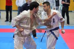 Deutsche Kyokushin- Karate Meisterschaft Vollkontakt 2012 - rechts der Ingolstädter Georg Matuschik und links der Münchener Alexander Spivak