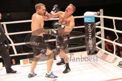 2. Gladiators Fight Night - Promikampf für guten Zweck - Karl Ettinger (FDP) (links) gegen Karl Straub (CSU), Sieger Karl Ettinger nach Punkte