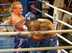 Kickboxen - Gala - Abschiedskampf Jens Lintow - EM Johannes Wolf gegen Nabil MAJOUBI - Immer wieder harte Körpertreffer. Der Franzose wird angezählt