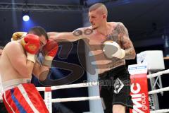 Stekos Fight Night - Postpalast - Kickboxen - Boxen - Nika Nakashidze (Geo) (rote Hose) gegen Bojan Aladzic (GER) schwarze Hose, Boxkampf, Sieger Aladzic