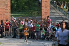 Halbmarathon Ingolstadt 2014 - auf dem Weg zum Donausteg, hinten der Weg ins Ziel