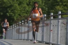 Halbmarathon Ingolstadt 2014 - Miguel Lenz auf dem Donausteg