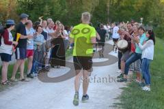 ODLO - Halbmarathon 2018 - Läufer auf der Strecke am Damm - Fans - Foto: Jürgen Meyer