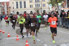 ODLO - Halbmarathon Ingolstadt 2019 - Läufer auf der Strecke - Rathausplatz - Foto: Jürgen Meyer