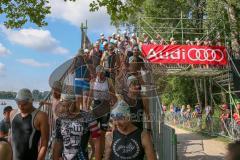 Triathlon Ingolstadt 2018 - Die Athleten auf dem Weg zum Wasser - Foto: Jürgen Meyer