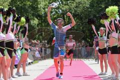 Triathlon Ingolstadt 2019 - Olympischen Distanz, Sieger Sebastian Mahr läuft ins Ziel