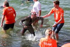 Triathlon Ingolstadt 2019 - Schwimmer verlassen das Wasser - Foto: Jürgen Meyer