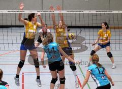 Volleyball Damen - ESV Ingolstadt - MTV Ingolstadt - ESV gelb von links 11 Böhm 15 Schneider 13 hinten rechts Gester kommen nicht an den Ball von 14 MTV Kopplin