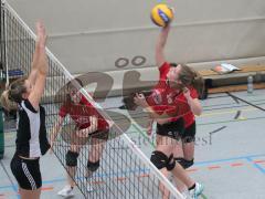 Damen Volleyball - ESV Ingolstadt - Lohhof - Bianca Lustig schmettert den Ball über das Netz