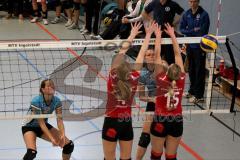 Volleyball Damen MTV Ingolstadt gegen TSV Obergünzburg - Schüller E. (blau) beim Schmetterball Foto: Jürgen Meyer