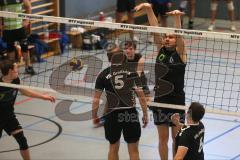 Volleyball - MTV Ingolstadt - VfL Großkötz - Simon Weichselgartner (oben) kann den Angriff nicht stoppen