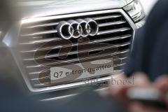 Audi - Jahrespressekonferenz 2015 - verschiedene Modelle in der Ausstellung, der neue Q7 e-tron