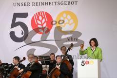 500 Jahre Bier Reinheitsgebot - Festakt in Ingolstadt Klenzepark - Ansprache Ministerin Ilse Aigner mit Bier Prost