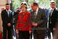 500 Jahre Bier Reinheitsgebot - Festakt in Ingolstadt Klenzepark - Festrede Bundeskanzlerin Angela Merkel kommt mit Christian Schmidt (CSU) - Bundesminister für Ernährung und Landwirtschaft