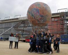 GLOBALL - Der Ball zur WM - Glücksbringer von Andreas Köpke - rollt durch den neuen Audi Sportpark und am Rathausplatz Ingolstadt