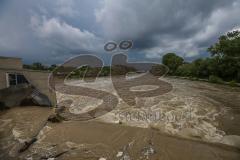 - Donau Hochwasser 2024  - Überschwemmung - Staustufe - Treibgut - Foto: Markus Banai
