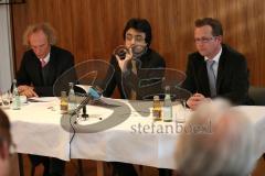 Pressekonferenz - Audi Forum - Georgisches Kammerorchester Ingolstadt GKO stellt neuen Künstlerischen Leiter Ruben Gazarian vor - vorne von links Kulturreferent Ingolstadt Gabriel Engert, Ruben Gazarian und rechts Geschäftsführer GKO Alexander Stefan