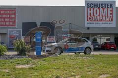 E-Tankstelle für Schuster Home Company - SWI / Stadtwerke Ingolstadt errichten neue Lademöglichkeit für Elektrofahrzeuge auf Kundenparkplatz von Schuster Home Company - Foto: Jürgen Meyer