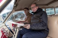 Pressetermin, Schlüsselübergabe der Mess- und Organisationsfahrzeuge an das DONAU CLASSIC Team durch Thomas Frank (2. von rechts), Leiter Audi Tradition an Alexander Arold, Karin Halbritter und Robert Faber