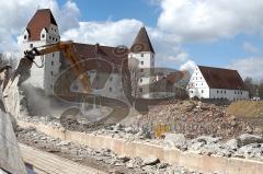 Abriss der Mauer - altes Gießereigelände in Ingolstadt an der Donaulände