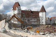 Abriss der Mauer - altes Gießereigelände in Ingolstadt an der Donaulände