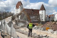 Abriss der Mauer - altes Gießereigelände in Ingolstadt an der Donaulände