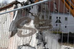 Abriss der Mauer - altes Gießereigelände in Ingolstadt an der Donaulände