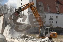 Abriss der Mauer - altes Gießereigelände in Ingolstadt an der Donaulände